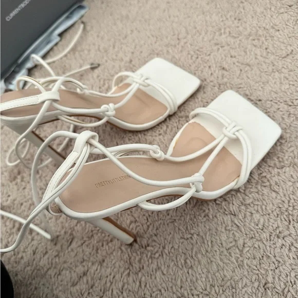 PrettyLittleThing White Square Front Knot Detail Heels - Picture 8 of 8